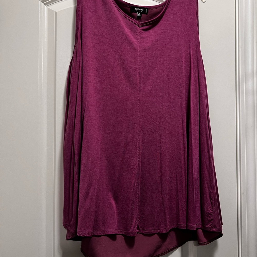 Stitch fix tunic tank size 1 x- back has cross over with opaque blouse detail